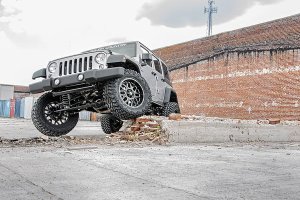 Jeep Wrangler Suspension Lift Kit - Rough Country - M1, 4 Inch Lift, Nitrogen-charged N3, V2 Performance, M1 Monotube - '07-'18